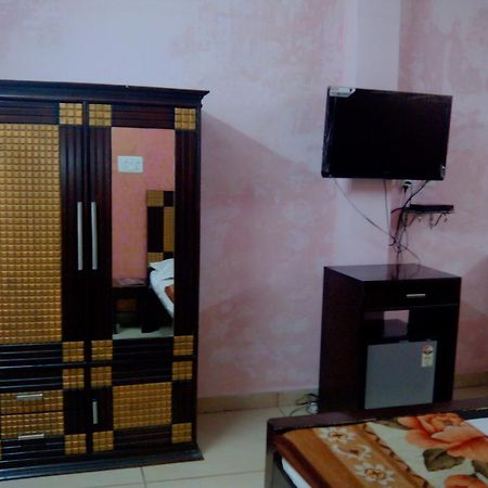 Hotel Rest Inn Lucknow Room photo