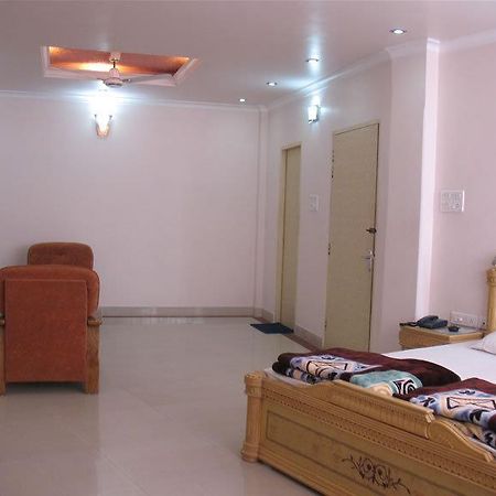 Hotel Rest Inn Lucknow Exterior photo