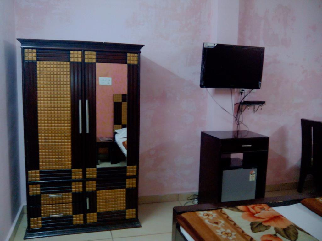 Hotel Rest Inn Lucknow Room photo