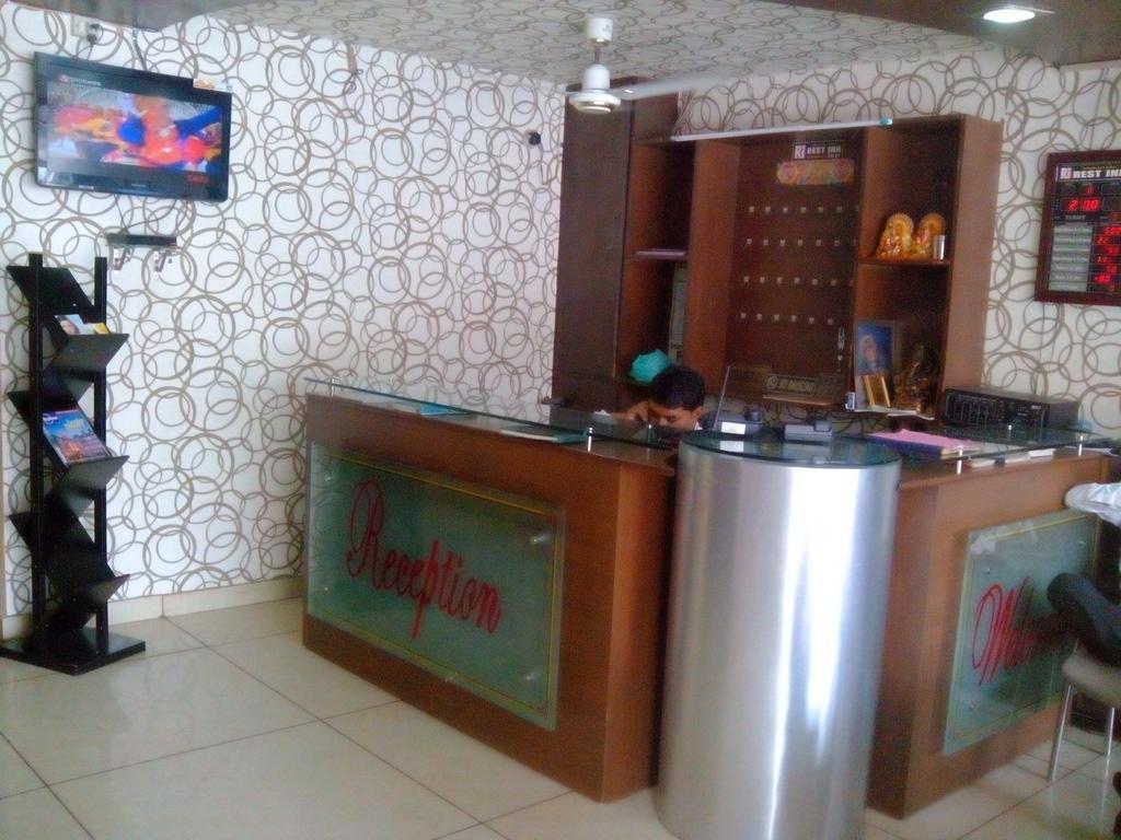 Hotel Rest Inn Lucknow Exterior photo