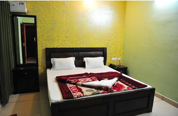 Hotel Rest Inn Lucknow Room photo